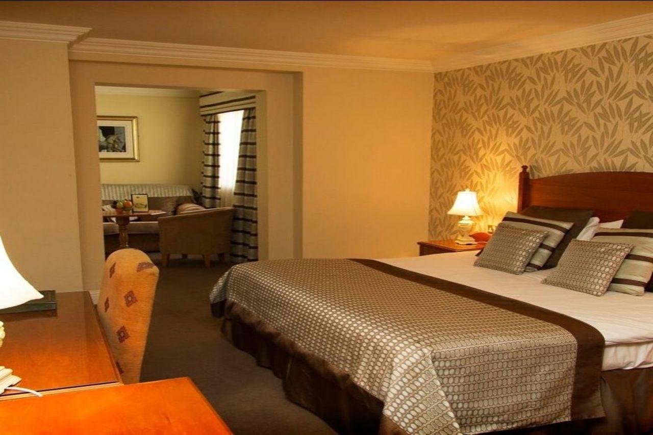 נאבאן The Newgrange Hotel מראה חיצוני תמונה