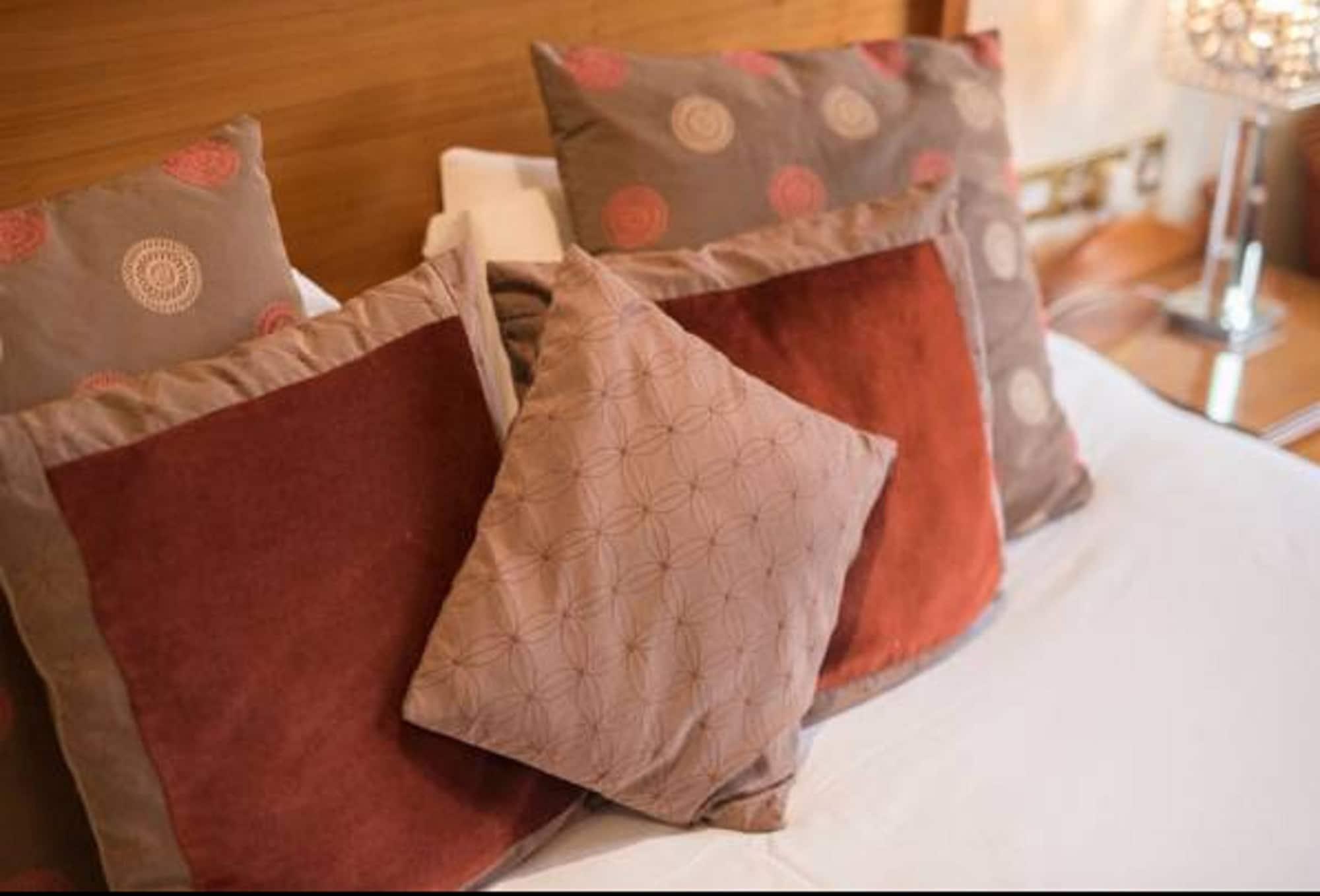נאבאן The Newgrange Hotel מראה חיצוני תמונה