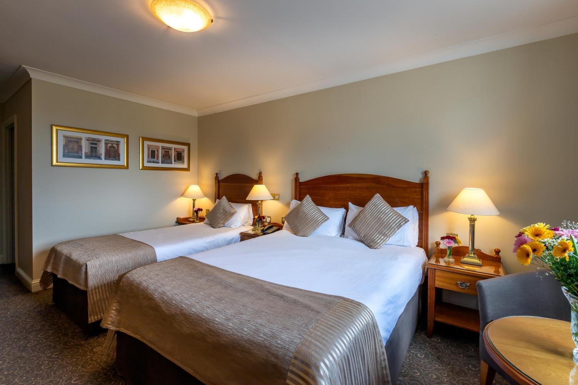 נאבאן The Newgrange Hotel מראה חיצוני תמונה