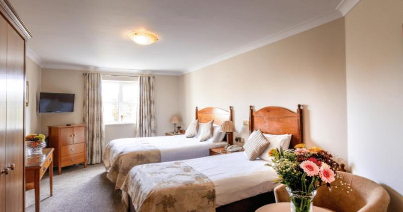 נאבאן The Newgrange Hotel מראה חיצוני תמונה