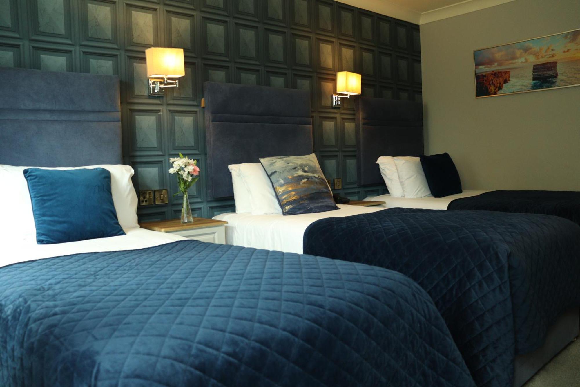 נאבאן The Newgrange Hotel מראה חיצוני תמונה